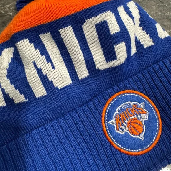 NWOT New Era NBA New York Knicks Bobble Beanie - Picture 2 of 6